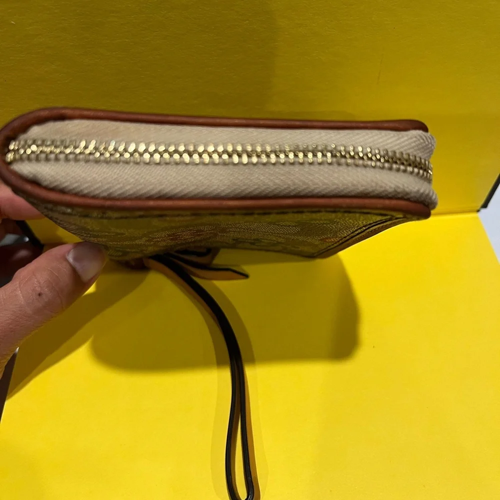 Vintage Color Flowers Coach Wristlet Bag Est. 1941‎